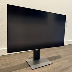 2x Dell UltraSharp 27” LED Monitor 