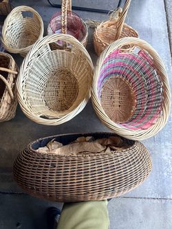 Still posted, still available. PLEASE!!! Collection of various wicker baskets in different sizes and designs. Fell free to ask, Different sizes, diffe