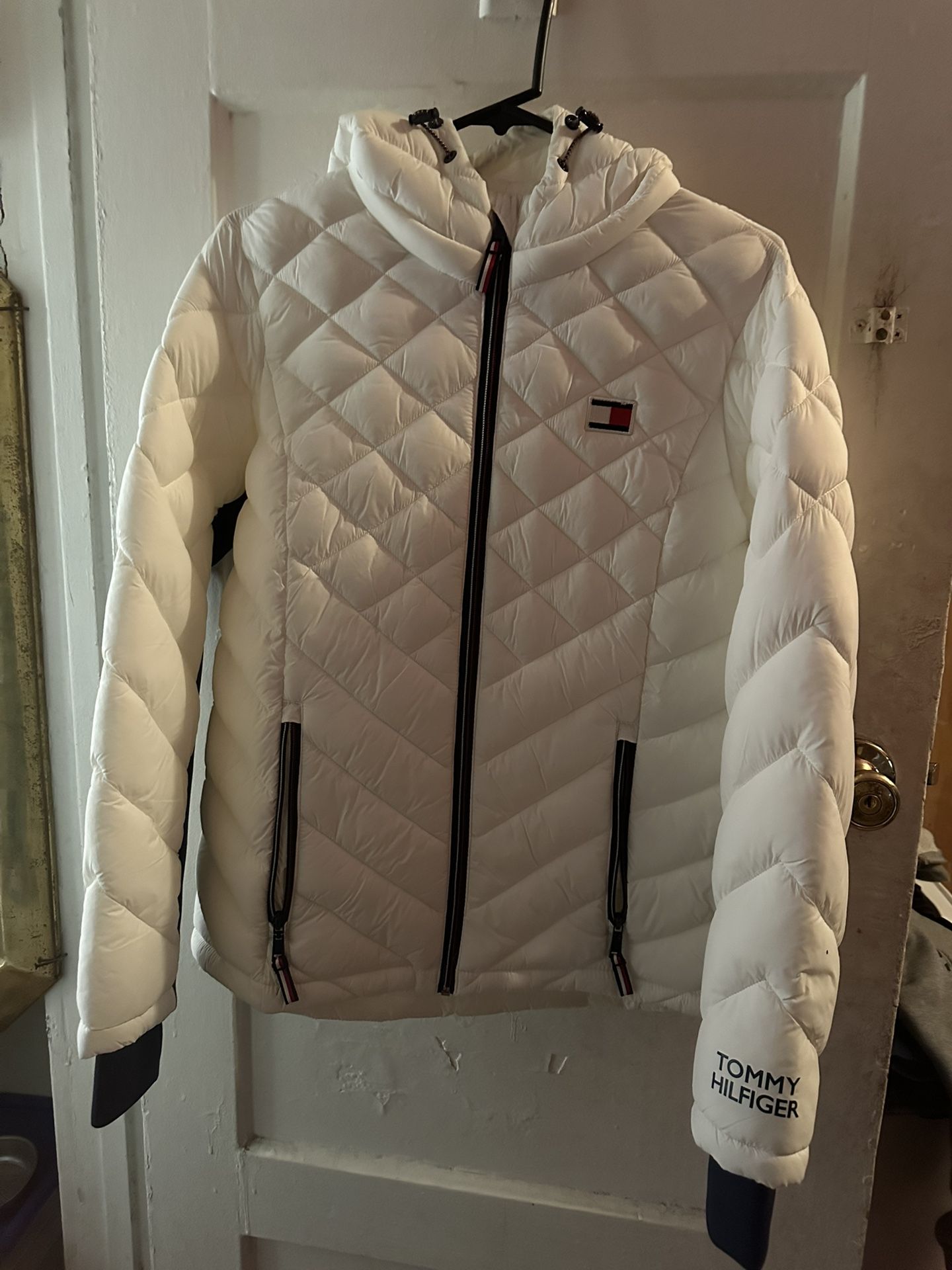 TOMMY HILFIGER PACKABLE FULL ZIP JACKET!