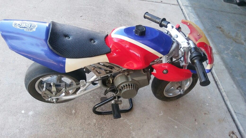 Nice condition 1-owner Calgary racing mini size pocket bike.mini bije.mini motorcycle