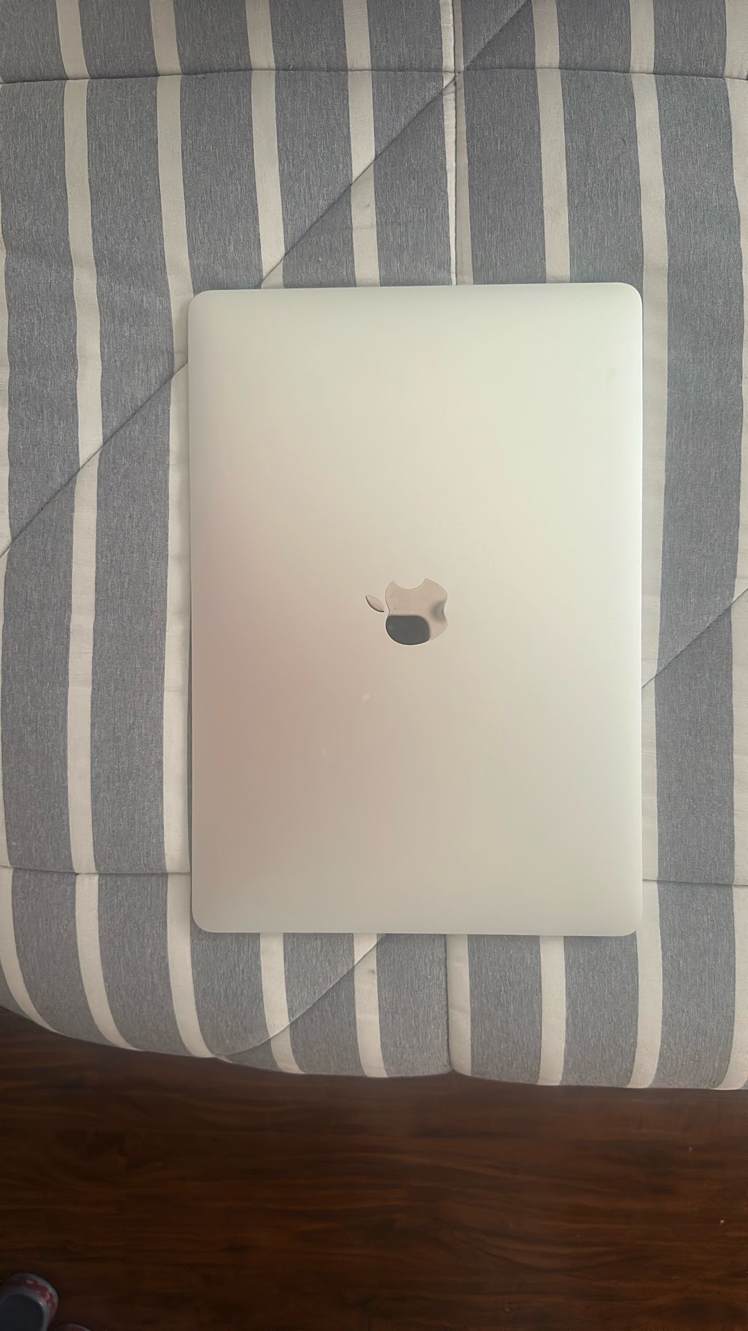 MacBook Air Retina 13 Inch 20 i5 8GB Ram 128