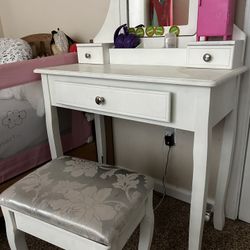 🎀 Girls’ Vanity Table with Mirror & Stool