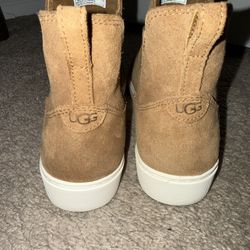 UGG Slip On Chelsea Style boots 