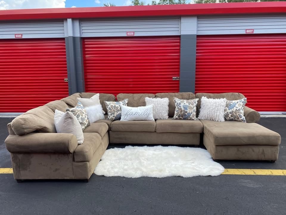 Gorgeous u Shape Couch