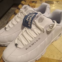 NEW MENS KSWISS 9.5 WITH TAGS