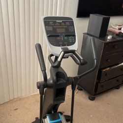 Precor EFX 635 Elliptical With Adjustable Crossramp (10-35°)