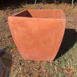 Ceramic  Pot  19x19