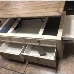 Two Tone Bolanburg Lift Top Cocktail Table☄️ By Ashley ⭐️ Brand New✨