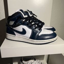 Nike Air Jordan 1s Mid Armory Navy 