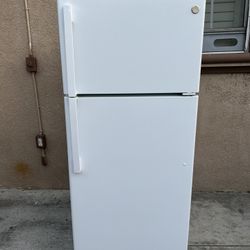 3 MONTHS WARRANTY 28x29x64 GE FRIDGE WHITE 16cuft