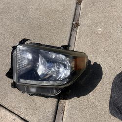 2018 Toyota Tundra Driver Side, Headlight