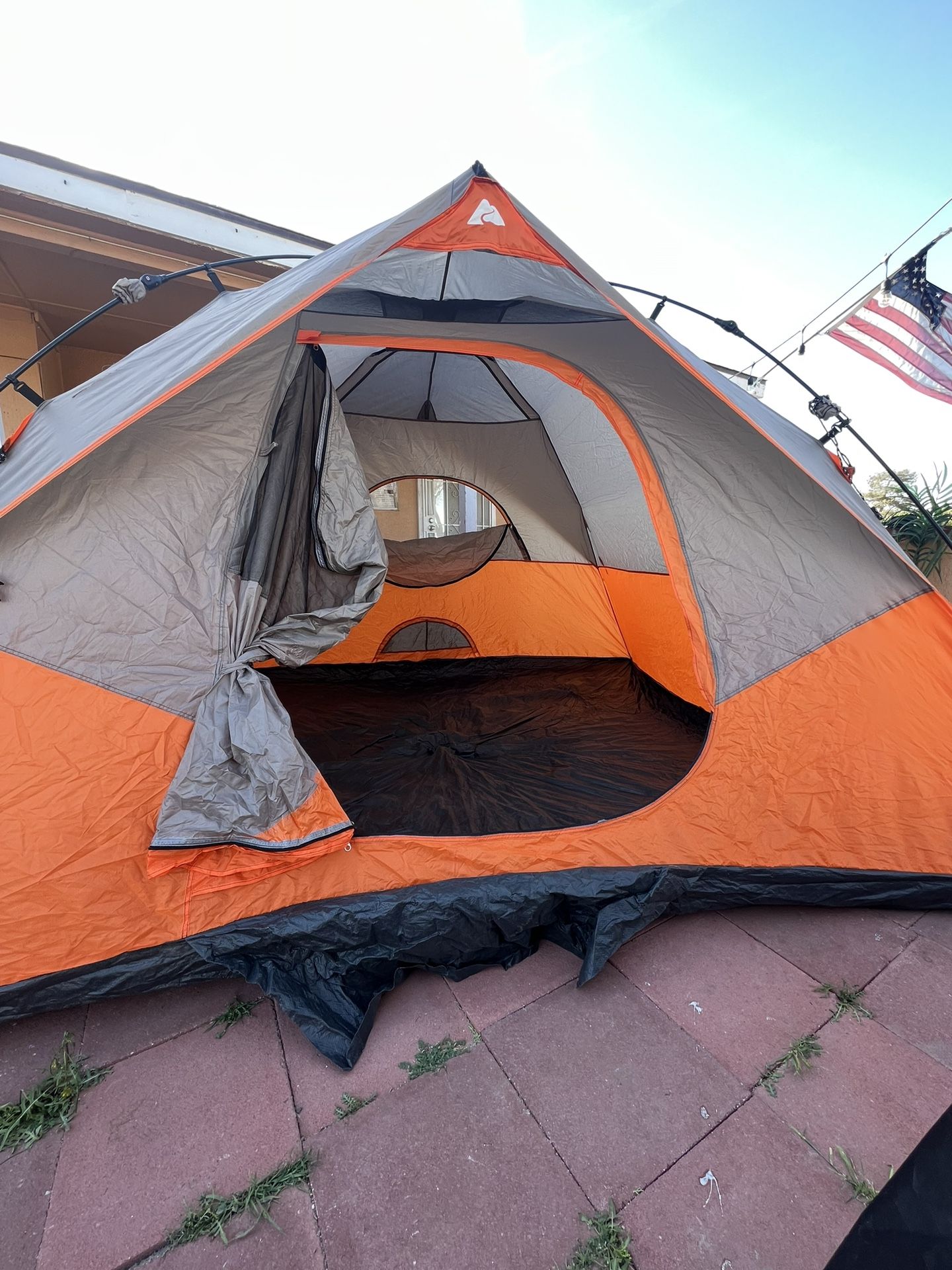 Ozark Trail 6 Person Instant Camping Tent. 10x9 Ft. for Sale in Hesperia, CA OfferUp