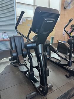 Life Fitness Elevation SE3 Elliptical 