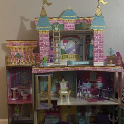 Kidkraft Doll House/barbie House 