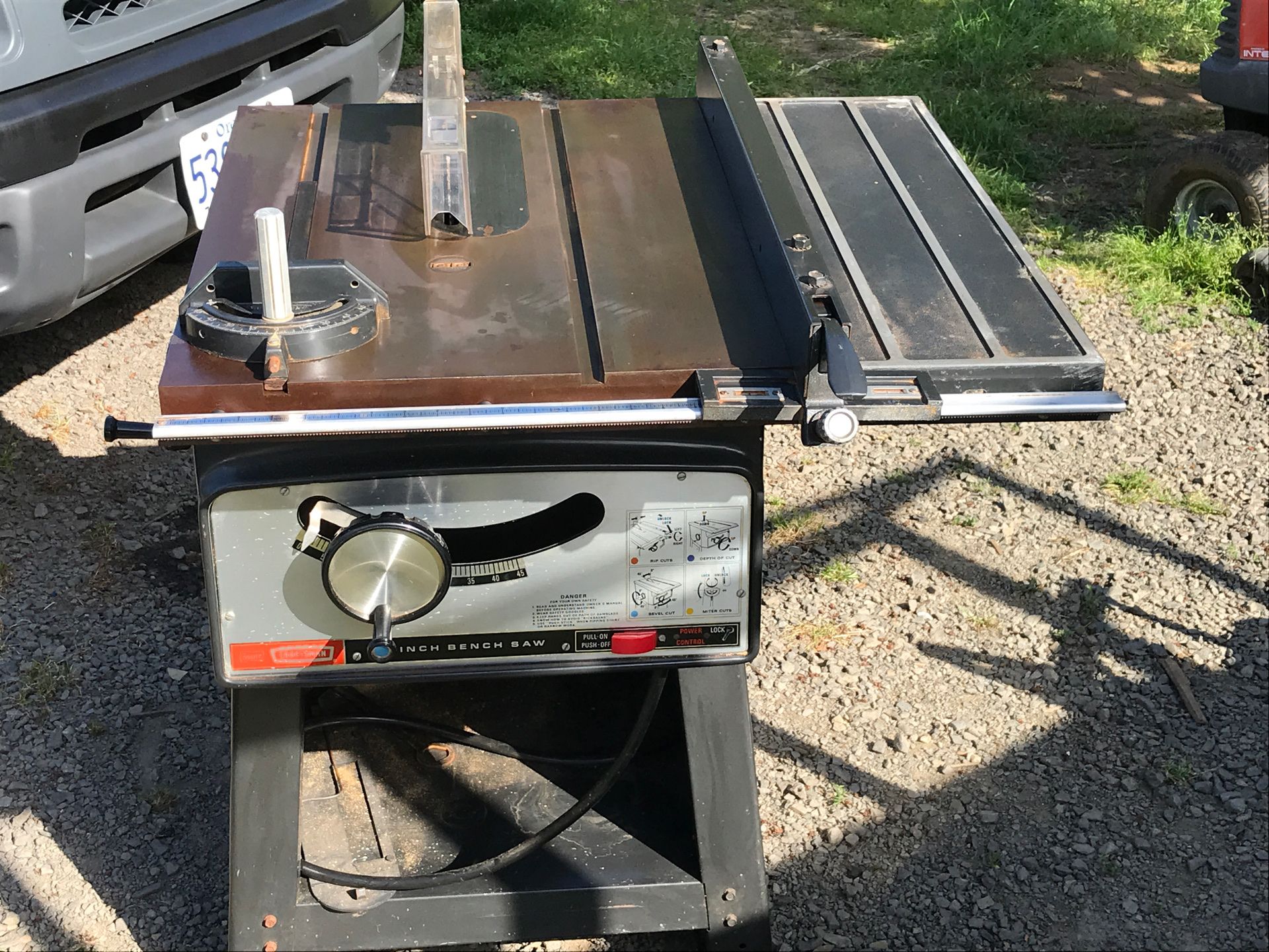CRAFTSMAN 10 inch BENCH SAW (TABLE SAW)