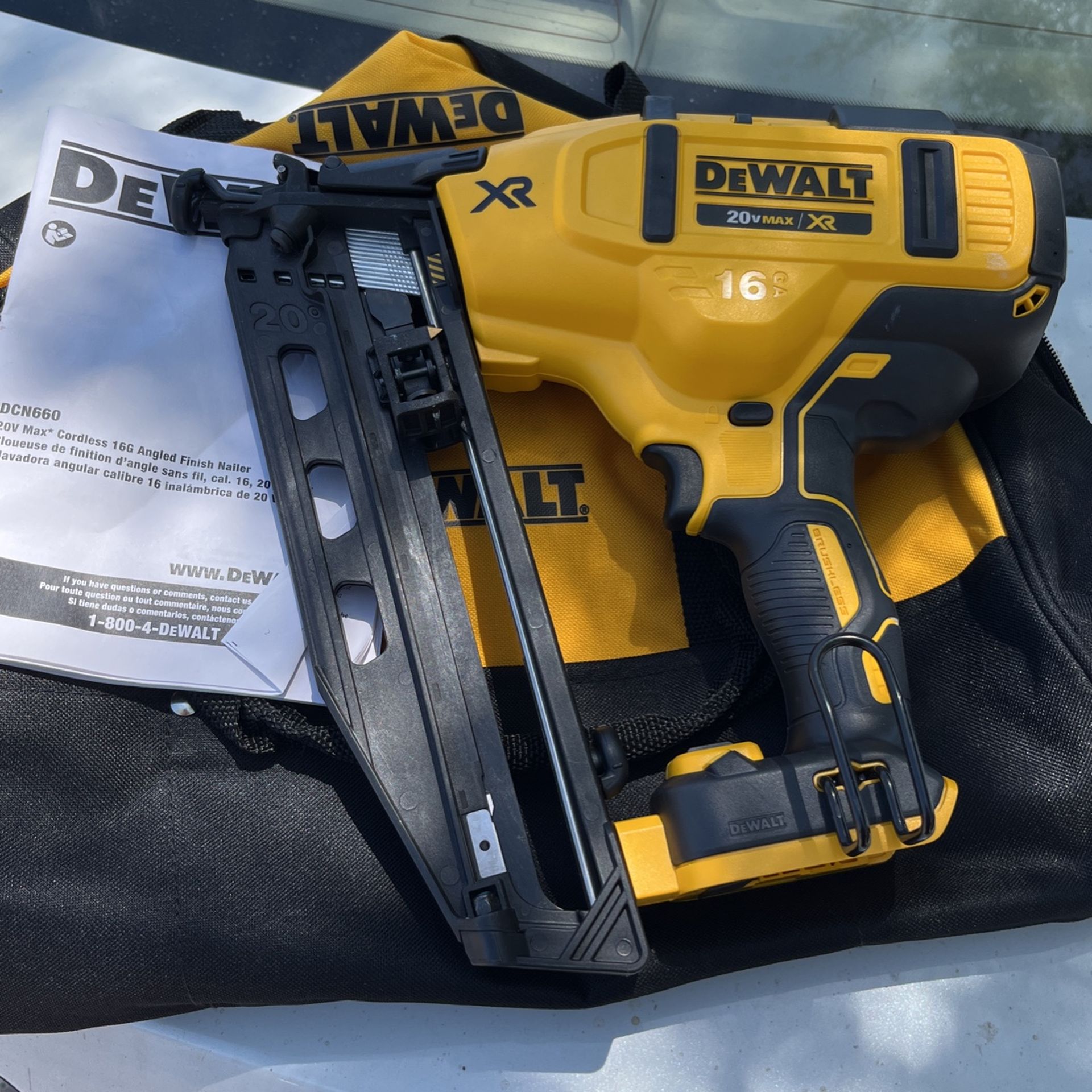 DeWalt 16 Gauge Angled finish Nailer