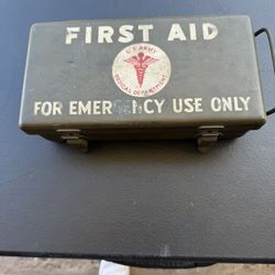 Vintage WW2 First Aid 12 Unit Box 