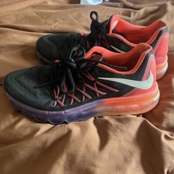 Women’s Nike Sneakers Like New Read Bio