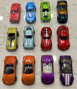 Hot Wheels - 12 Corvettes 