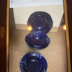 Beautiful porcelain set big size $40