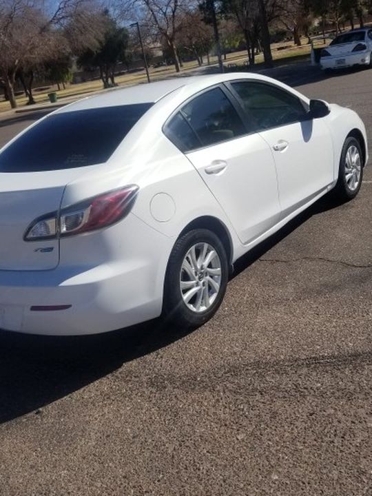 2013 mazda '3 61 mil millas Trasmision manual 4 cilindros Ac Usb Cd player Emision pasada Titulo restaurado 3699