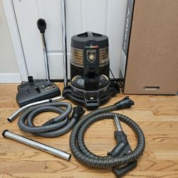 New. Cond RAINBOW E SERIES VACUUM WITH AMAZING POWER SUCTION.   WORKS EXCELLENT.   IN THE BOX 