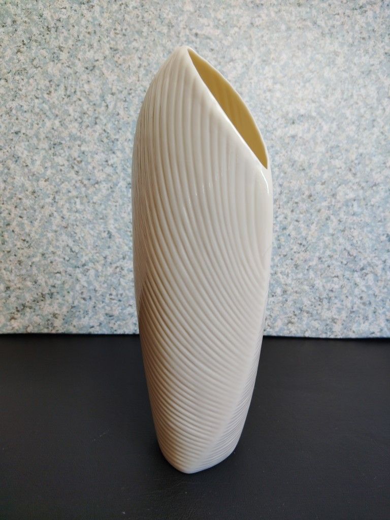 Belleek Ireland Fine Bone China Spiral Vase 9 in. - Rare