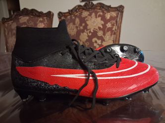 Soccer cleats us size 10.5