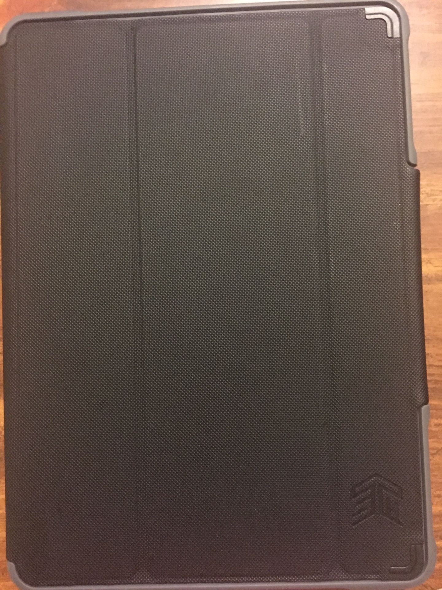 STM Dux case for iPad 5/6 black!