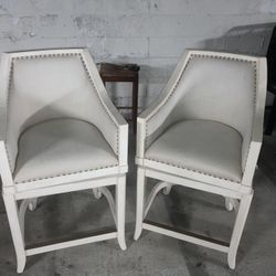2 Swivel bar chairs 