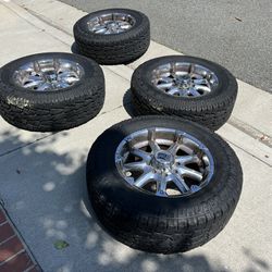 Set Of Tires 35x12 