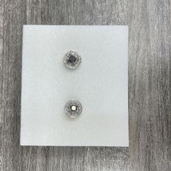 Earrings 10 karat white gold with diamonds