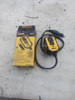 DeWalt 140 Watts Power Inverter 