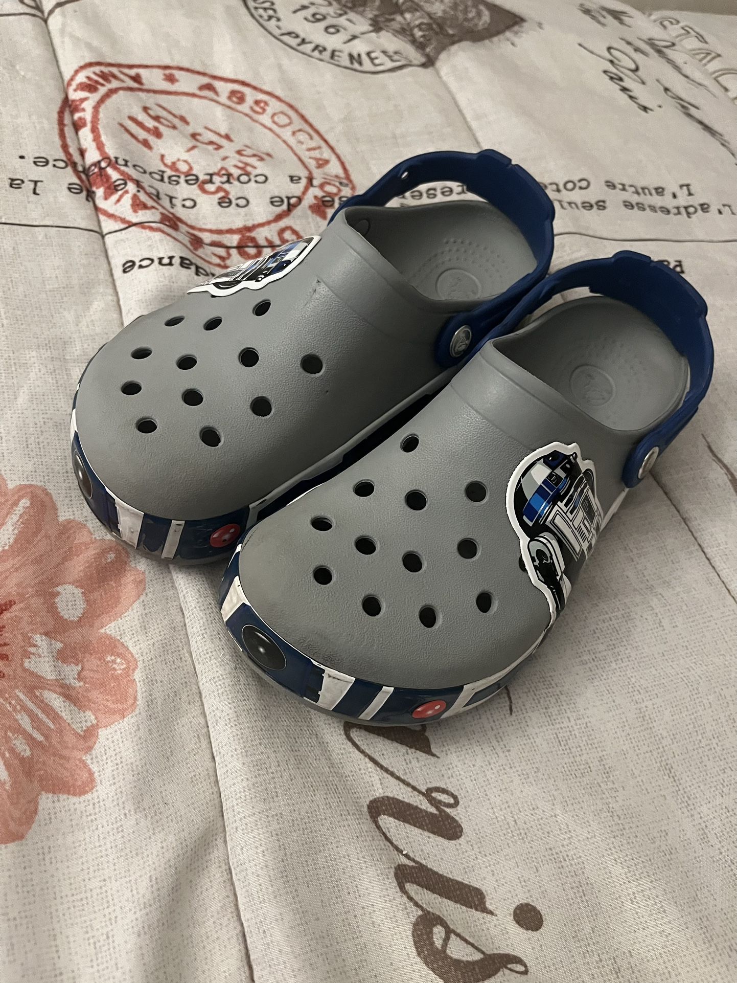 Star Wars R2-D2 Crocs Size J3