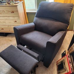 Like-New Recliner