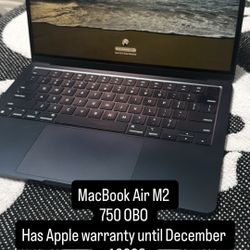 MacBook Air M2 Midnight 