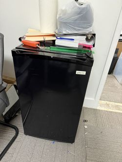 Magic Chef Black Mini fridge