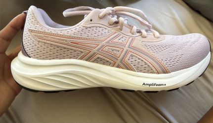 New in box Women’s Asiscs  8.5