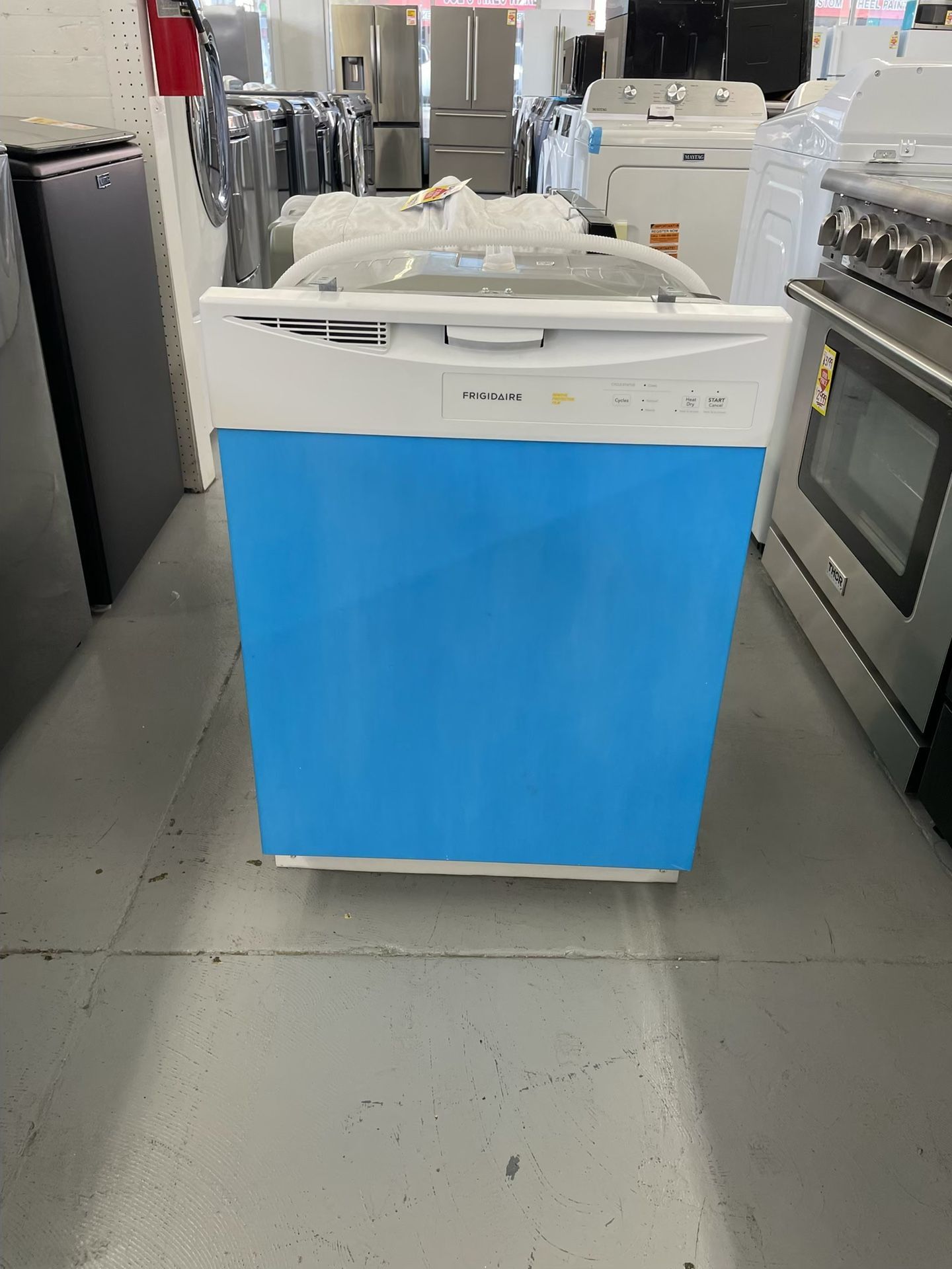 Frigidaire 24 in. White Front Control Smart Built-In Tall Tub Dishwasher