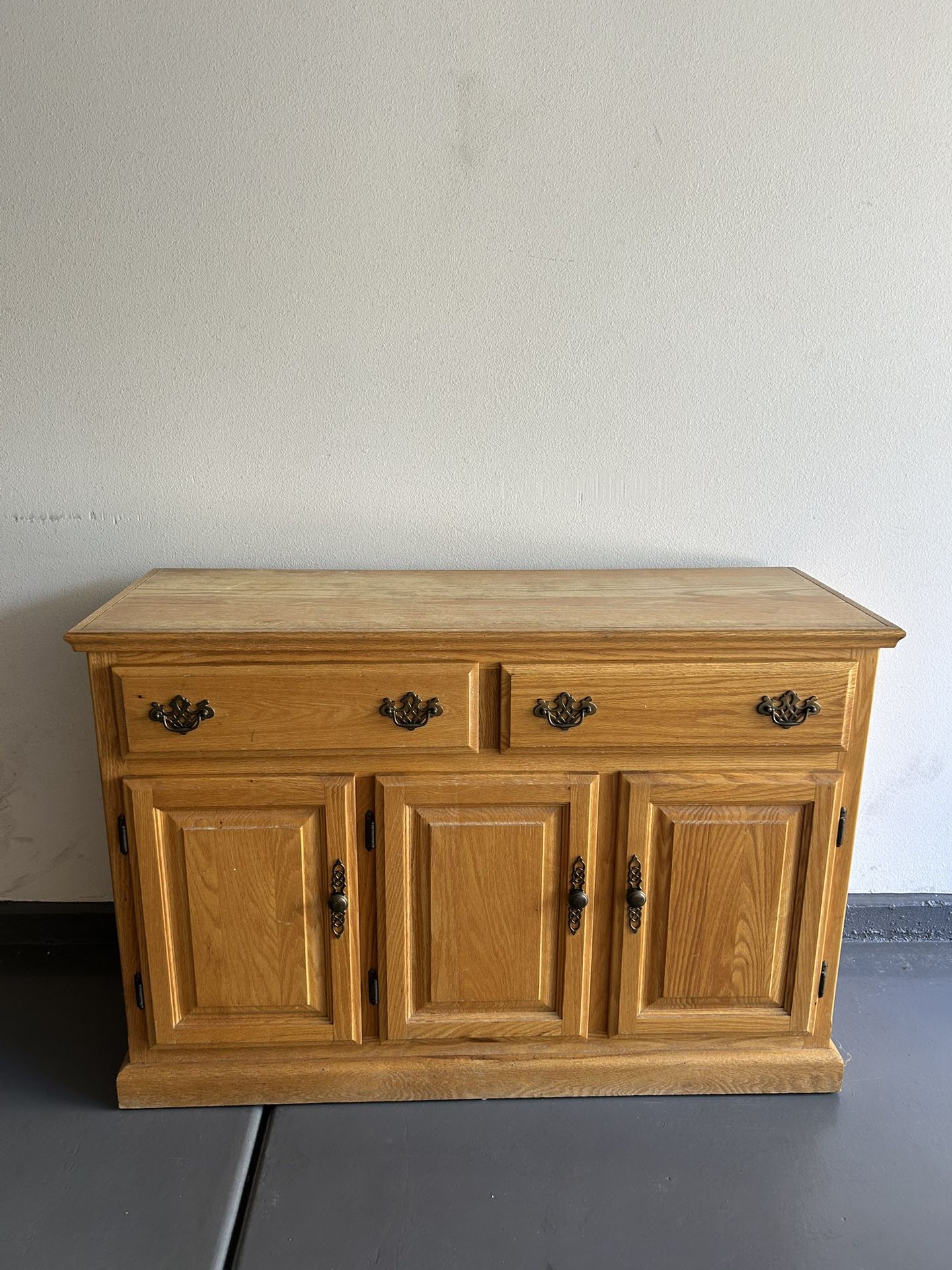 Kushwood Mfg Wood Buffet Table/Sideboard