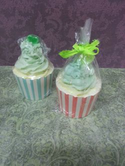 Cupcake bath fizzies in a coconut blend