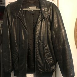 Leather Jacket member Only size 40 large Black