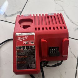 Milwaukee M12/18 Charger