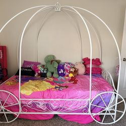 Princess carriage canopy bed