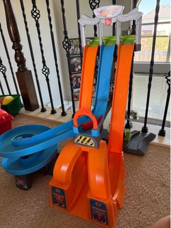 Hot wheels car track