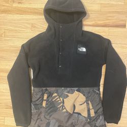 The North Face Pullover Jacket Womens XS Camo Hooded Fleece Sherpa Snap Cozy