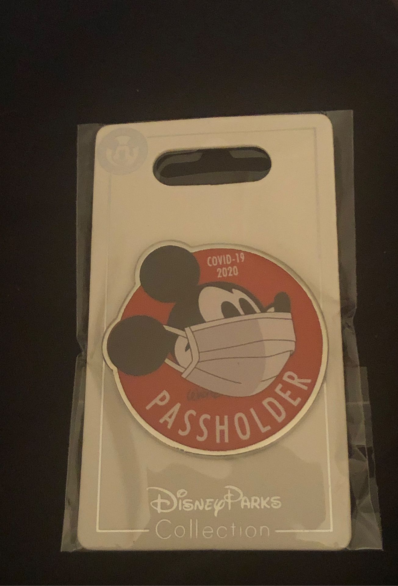 (NEW) Disney Parks Collection PASSHOLDER 2020 MICKEY PIN WITH COVID-19 MASK
