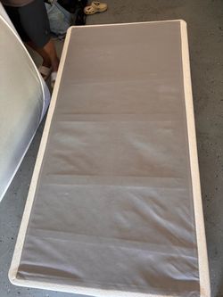 Twin bed mattress and twin box spring