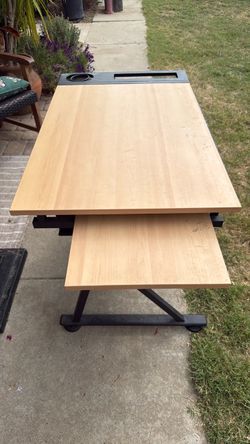 Drafting desk