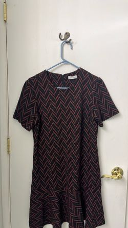 Red and black tessellation pattern, Calvin Klein short sleeve dress Tv